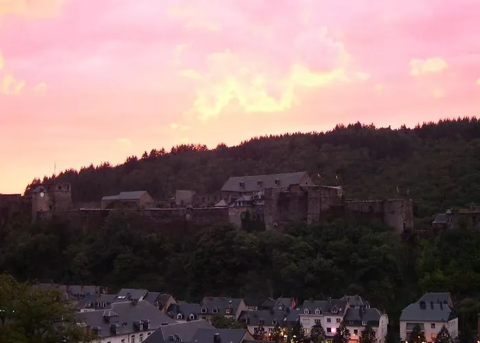 A Bouillon, Vintage Vue Sur Le Chateau Appartement Bouillon
